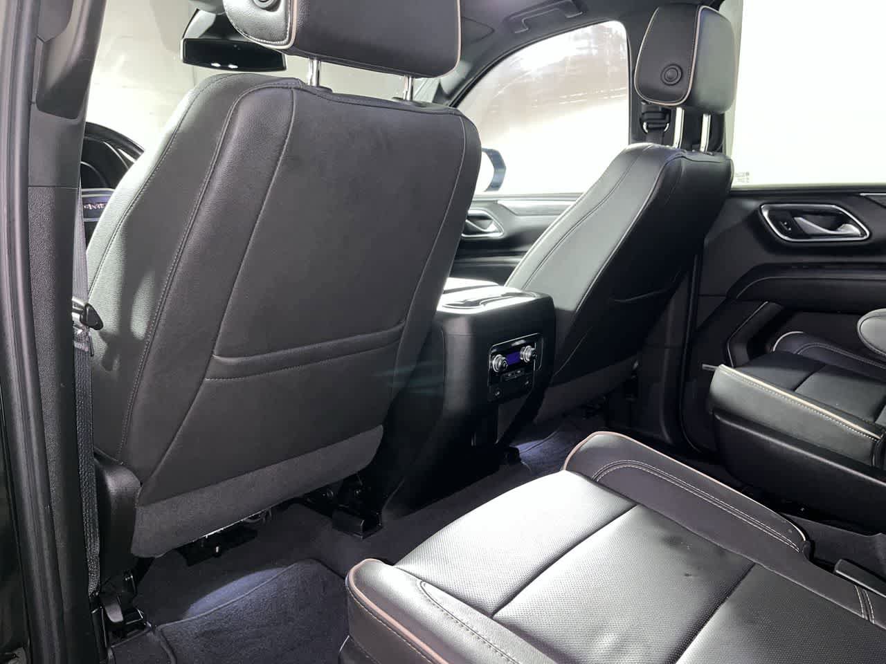 Used 2023 GMC Yukon XL SLT AWD/4WD image 26
