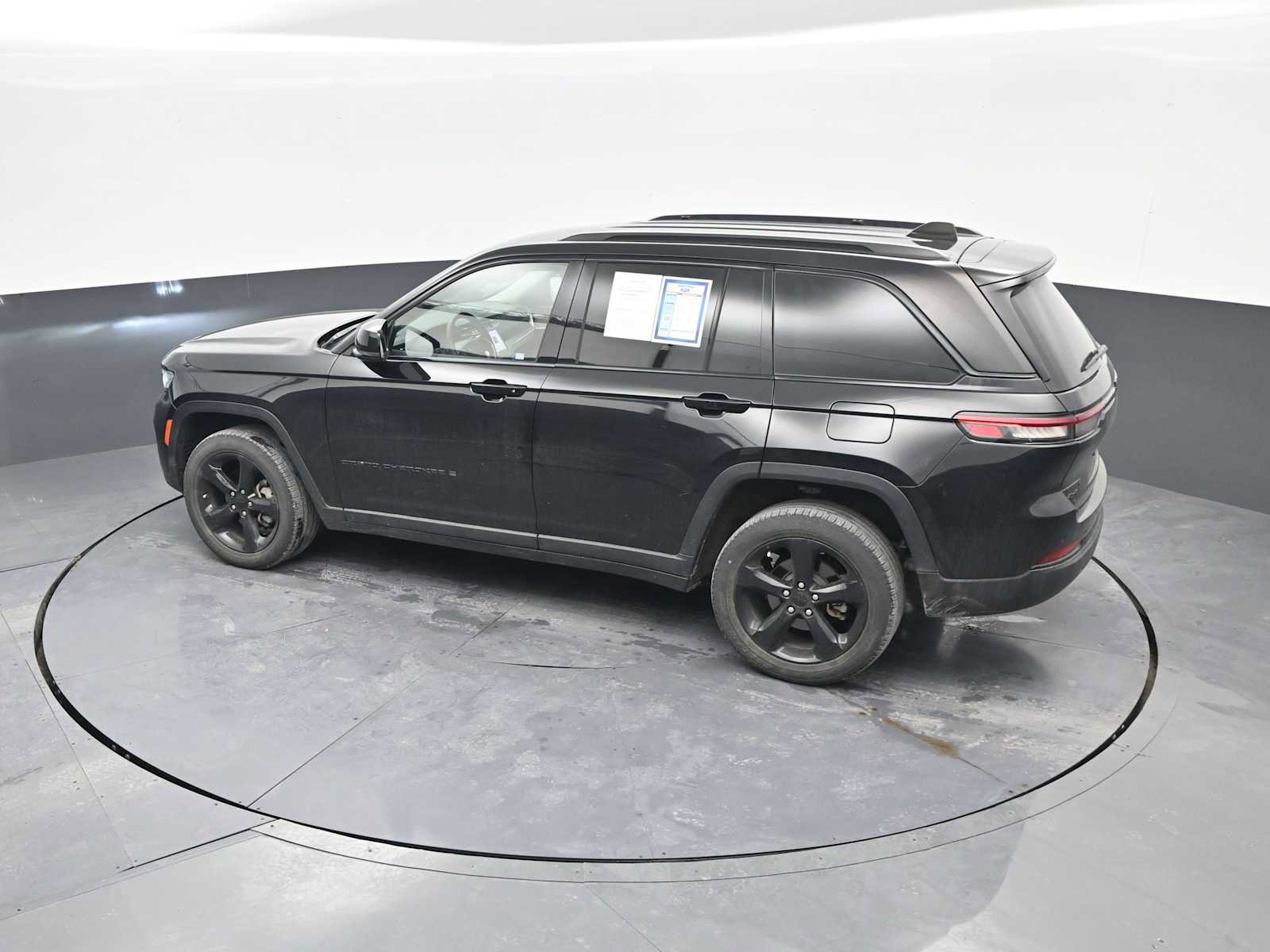 Used 2023 Jeep Grand Cherokee Limited w/ Black Appearance Package image 30