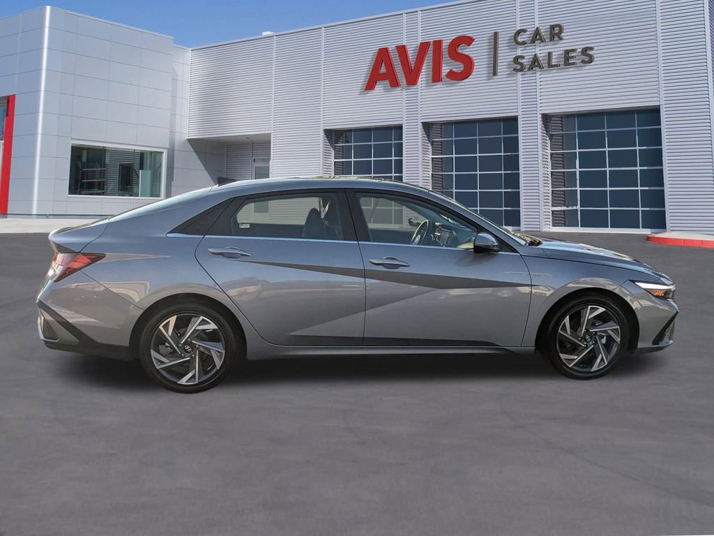 Used 2025 Hyundai Elantra Limited image 5