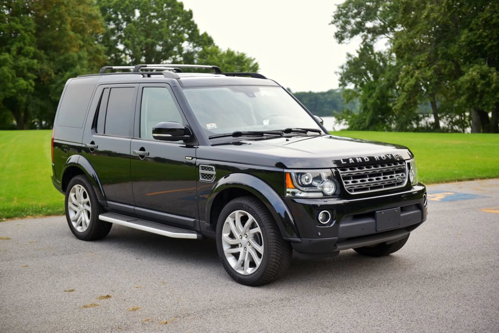Used 2016 Land Rover LR4 HSE Silver Edition AWD/4WD image 4