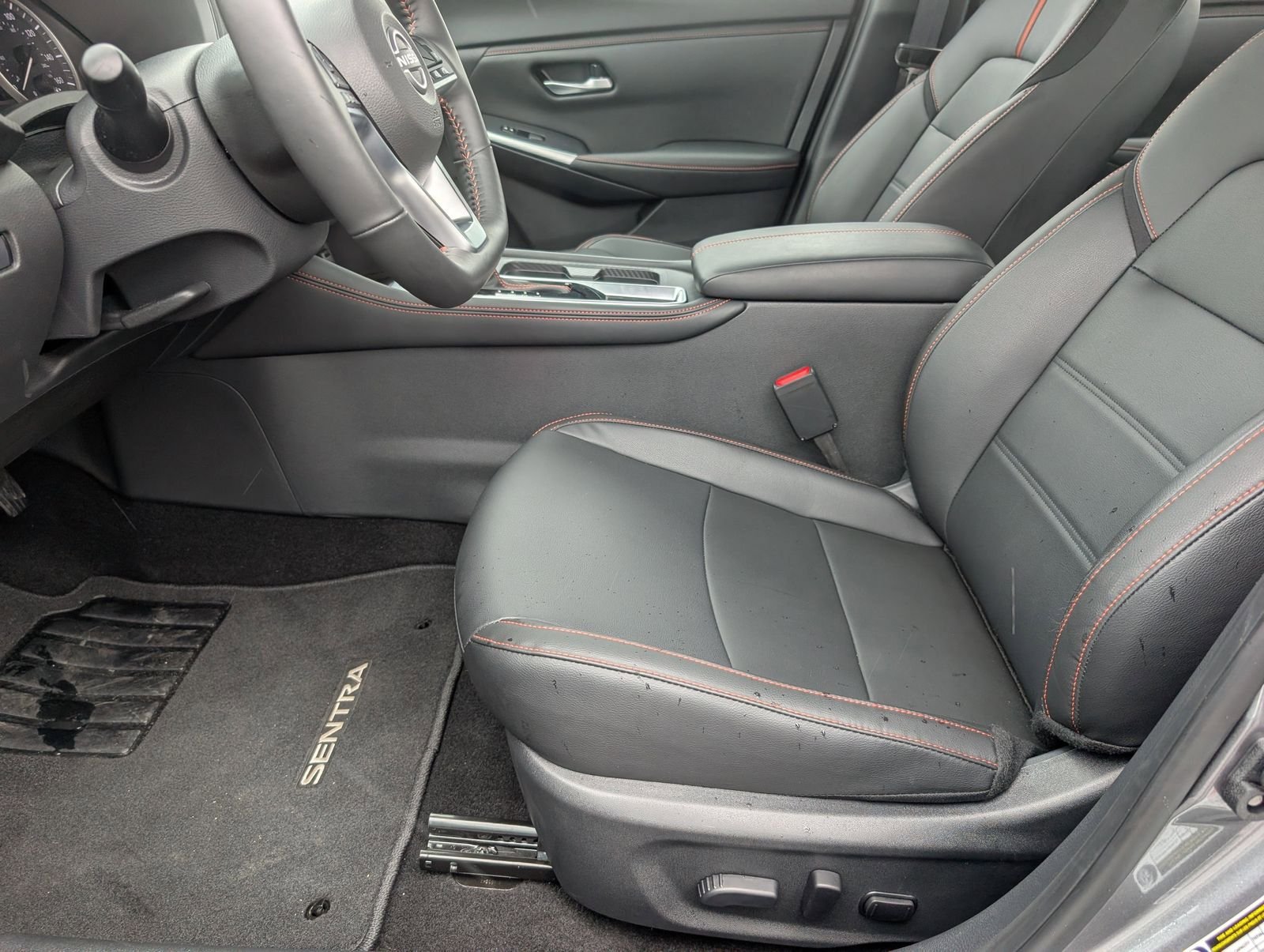 Used 2025 Nissan Sentra SR w/ SR Premium Package FWD image 14