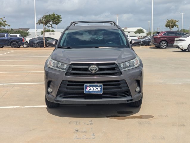 Used 2017 Toyota Highlander SE FWD image 2