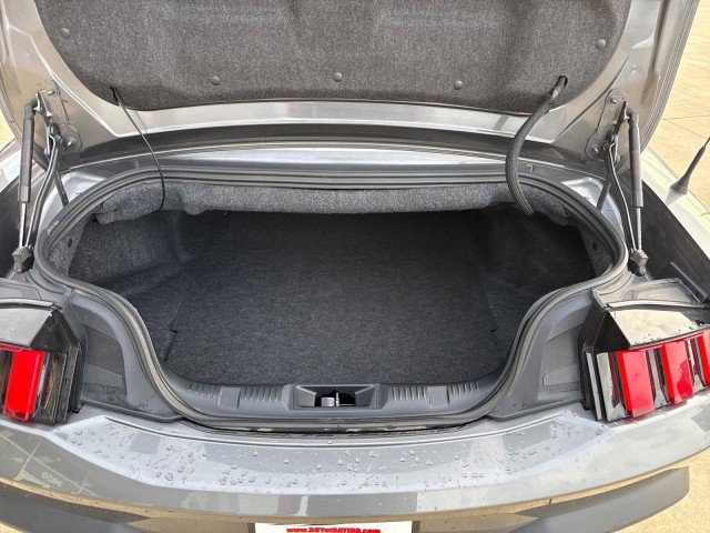 Used 2024 Ford Mustang Convertible image 9