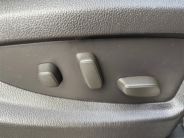 Used 2015 Chevrolet Silverado 3500 LTZ image 39