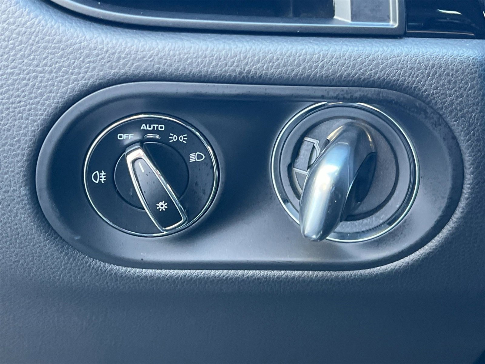 Used 2025 Porsche Macan image 32