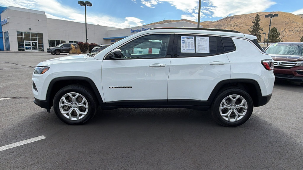 Used 2024 Jeep Compass Latitude AWD/4WD image 6