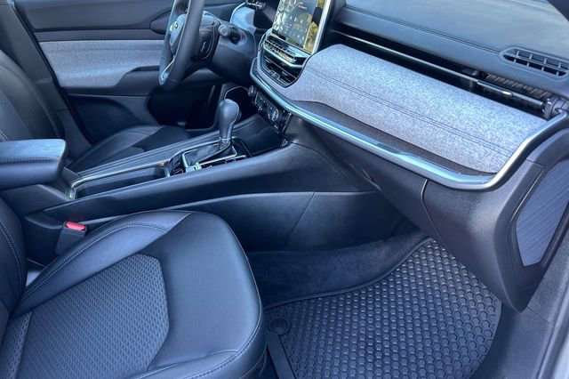 Used 2025 Jeep Compass Latitude w/ Convenience Group image 18