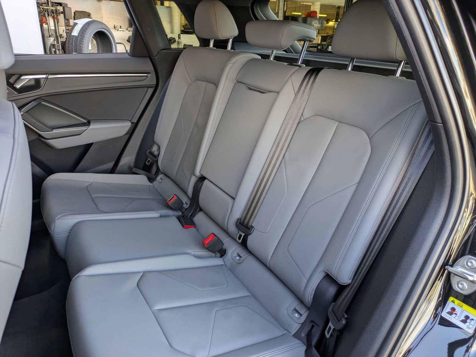 Used 2025 Audi Q3 2.0T Premium w/ Black Optic Sport Package image 30