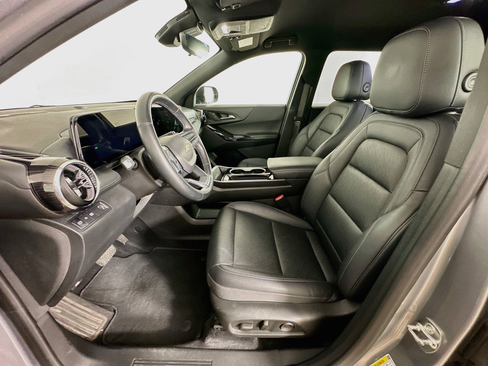 Used 2025 Chevrolet Equinox LT w/ Convenience Package II FWD image 13