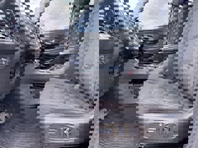 Used 2022 GMC Terrain SLE w/ Driver Convenience Package image 18