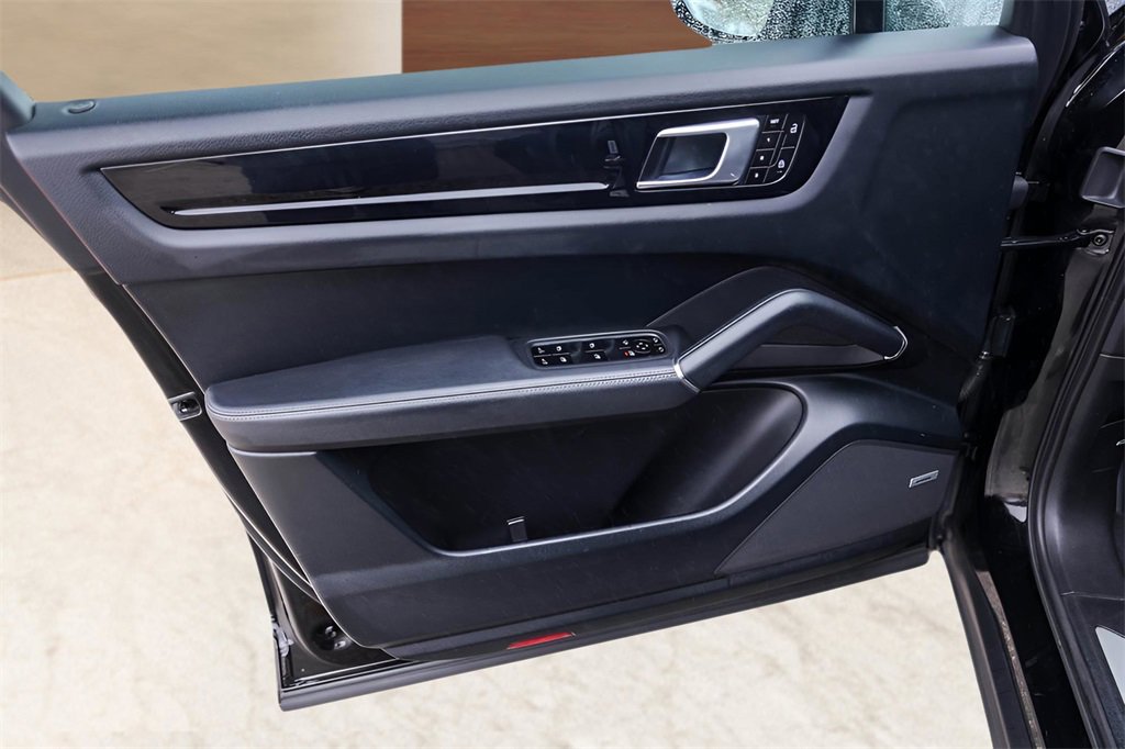 Used 2020 Porsche Cayenne S image 27
