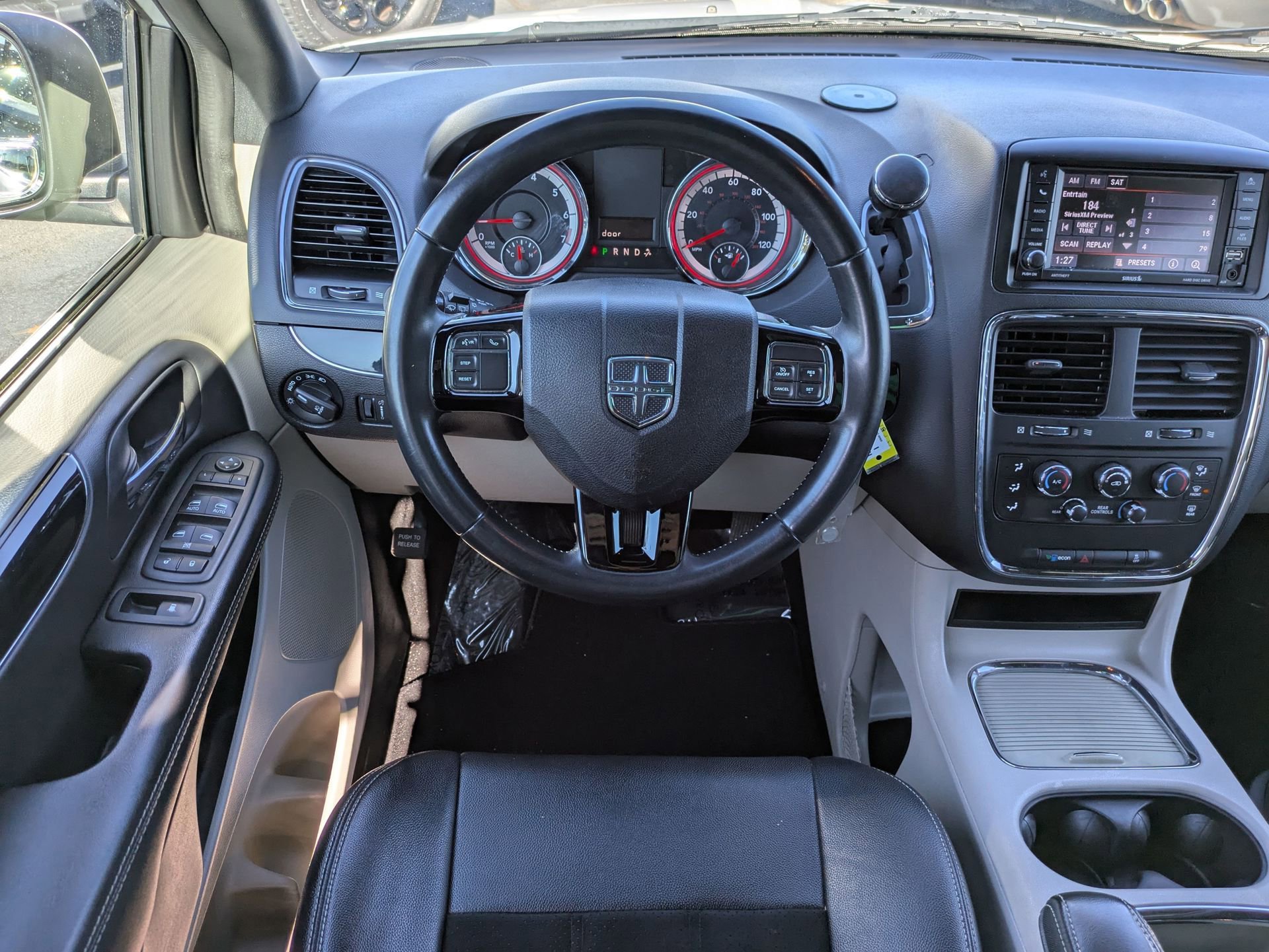 Used 2018 Dodge Grand Caravan SXT image 20