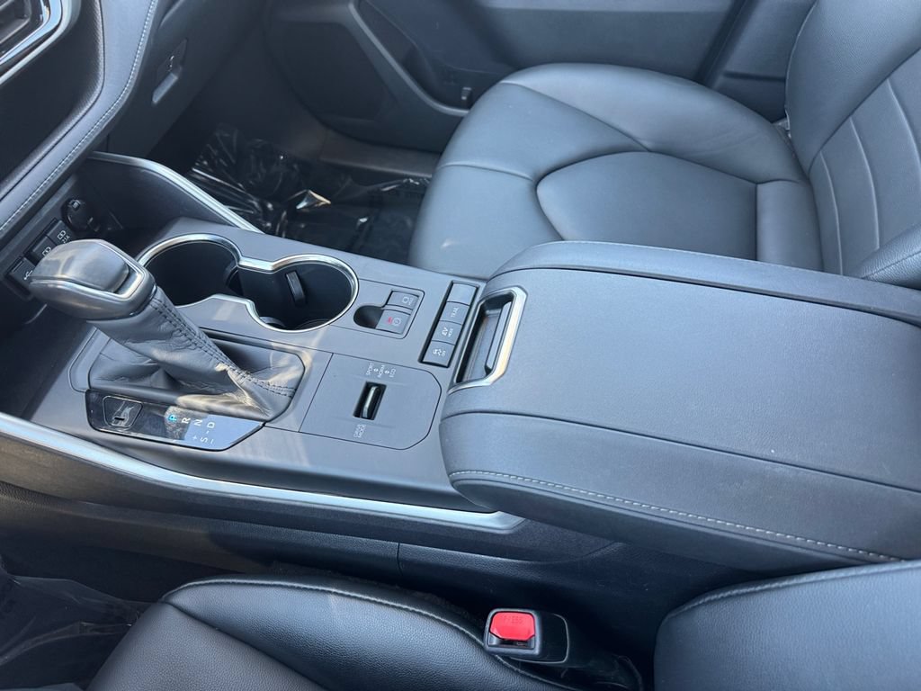 Certified 2020 Toyota Highlander XLE AWD/4WD image 26