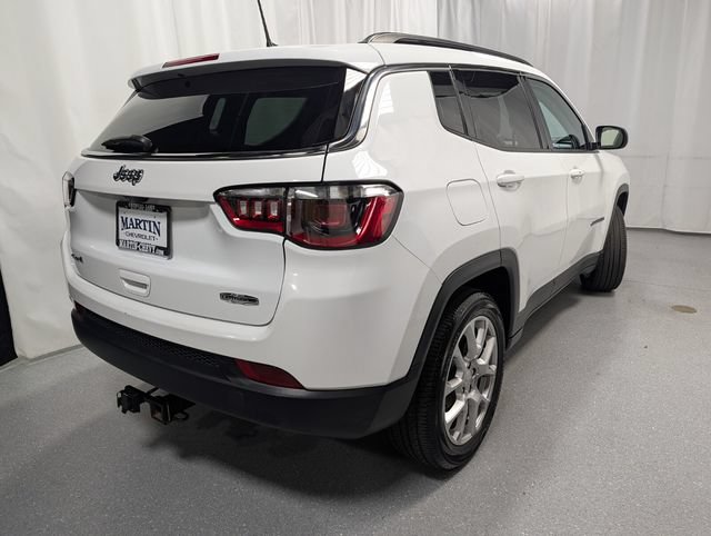 Used 2022 Jeep Compass Latitude w/ Sun and Sound Group AWD/4WD image 3