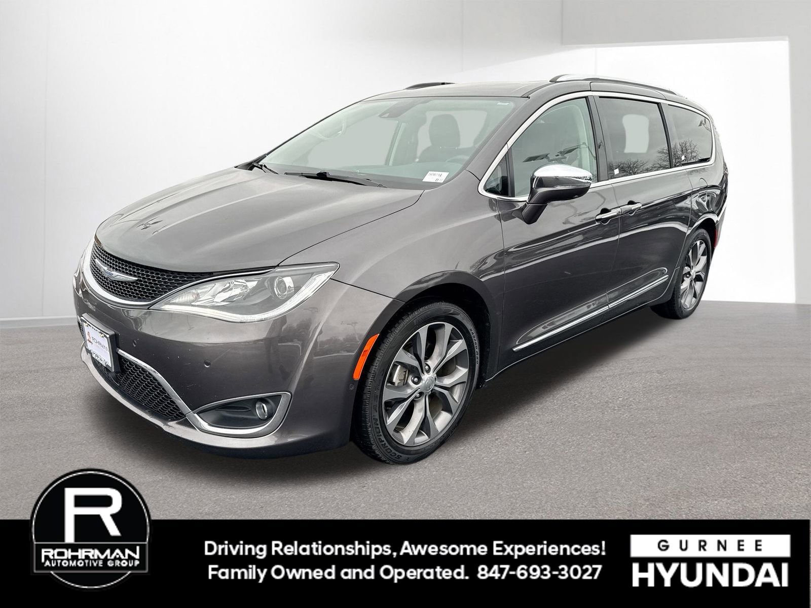 Used 2017 Chrysler Pacifica Limited image 1