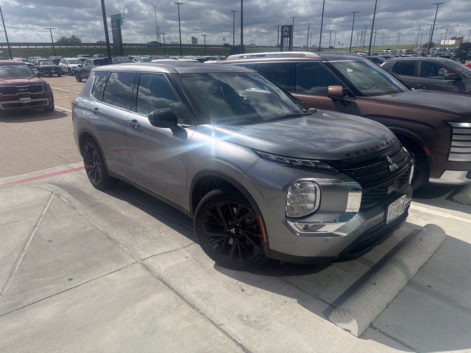 Used 2022 Mitsubishi Outlander SEL Black Edition FWD image 8
