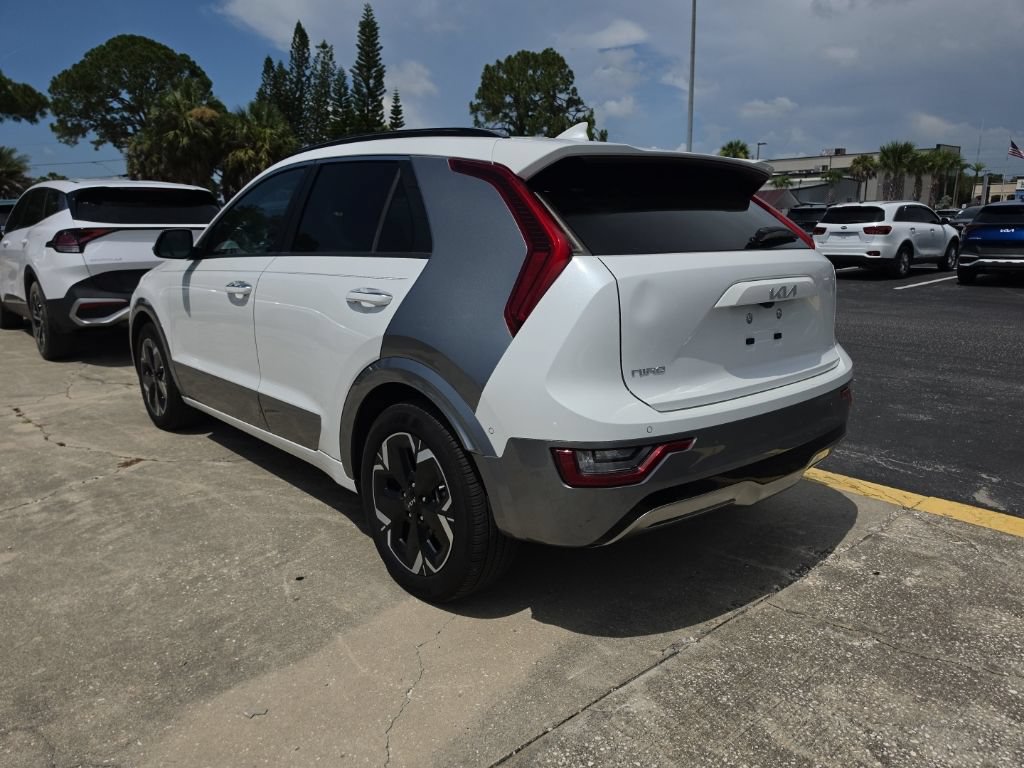 Certified 2023 Kia Niro Wave FWD image 12