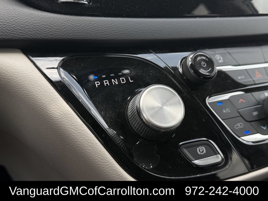 Used 2022 Chrysler Voyager LX FWD image 19