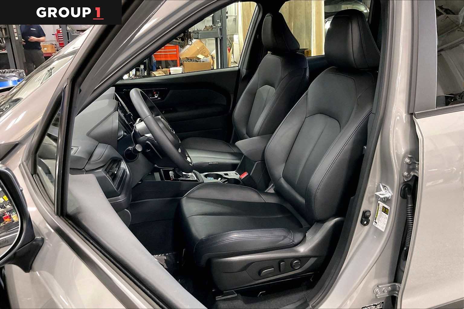 Used 2025 Subaru Forester Limited AWD/4WD image 8