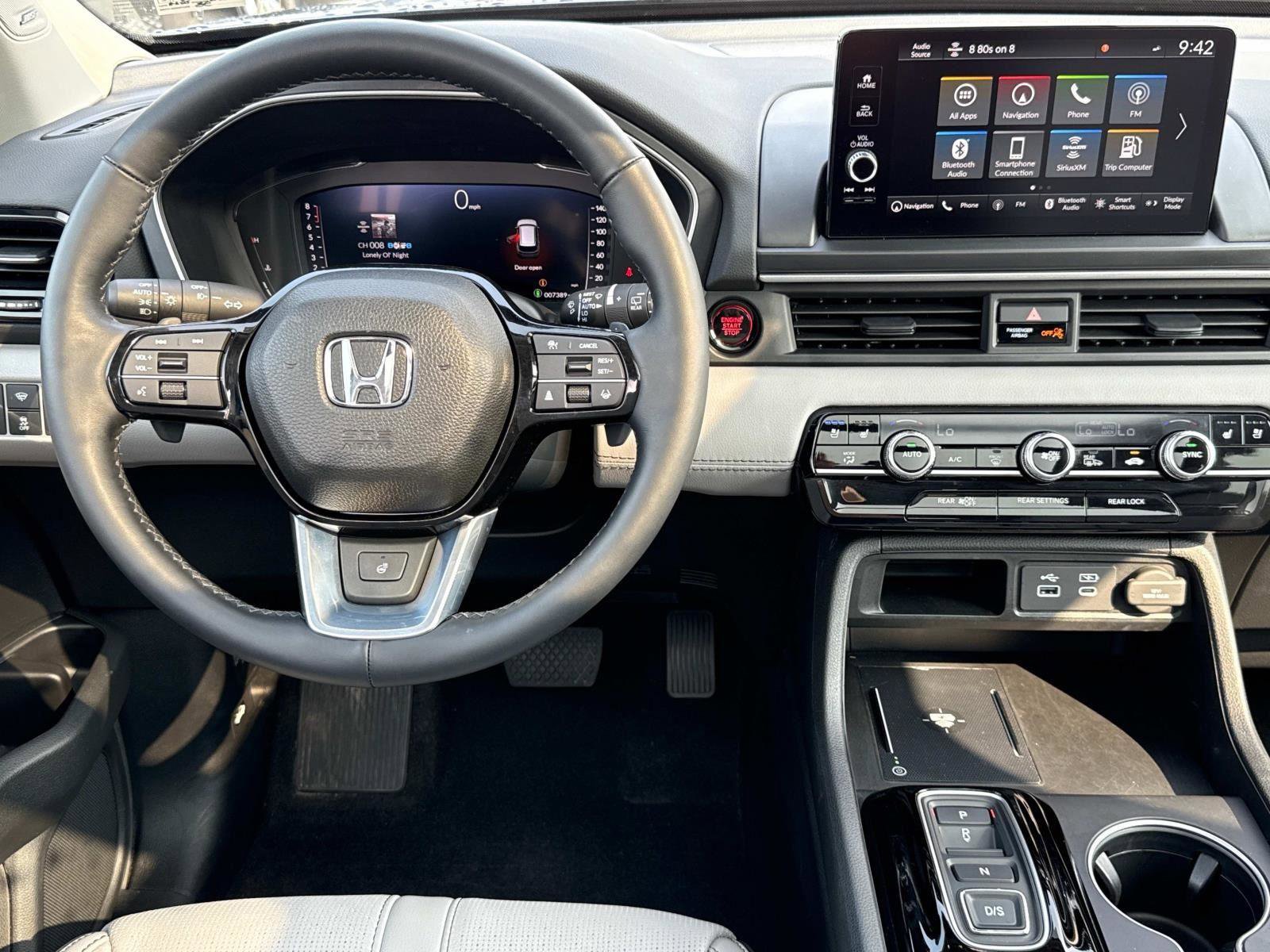 Used 2025 Honda Pilot Elite image 2
