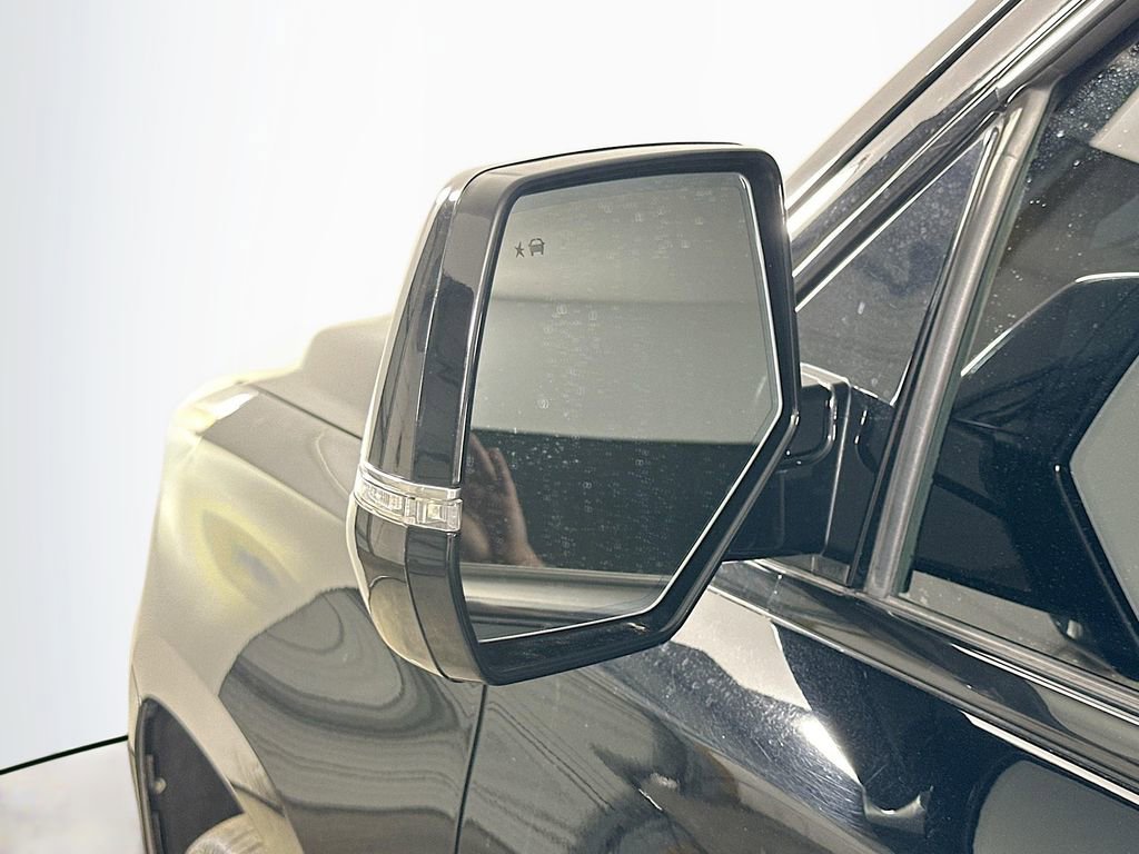 Used 2020 Cadillac Escalade Luxury w/ Escalade Sport Edition image 38