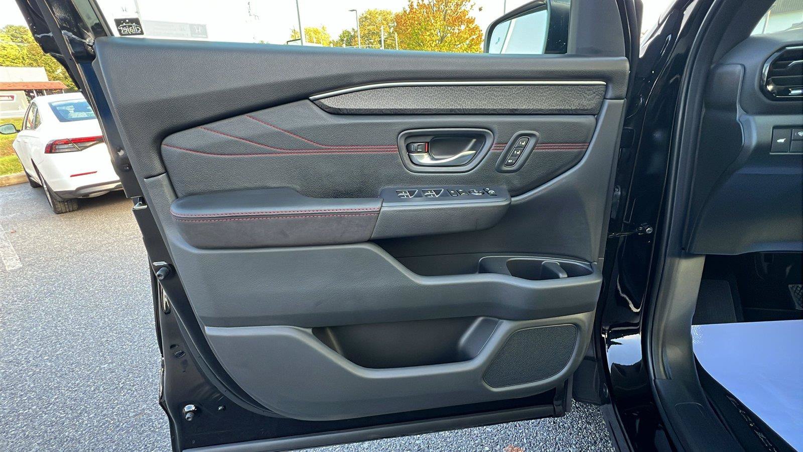 New 2026 Honda Pilot Black Edition image 24