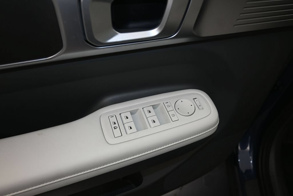 Used 2026 Hyundai Santa Fe SEL FWD image 11