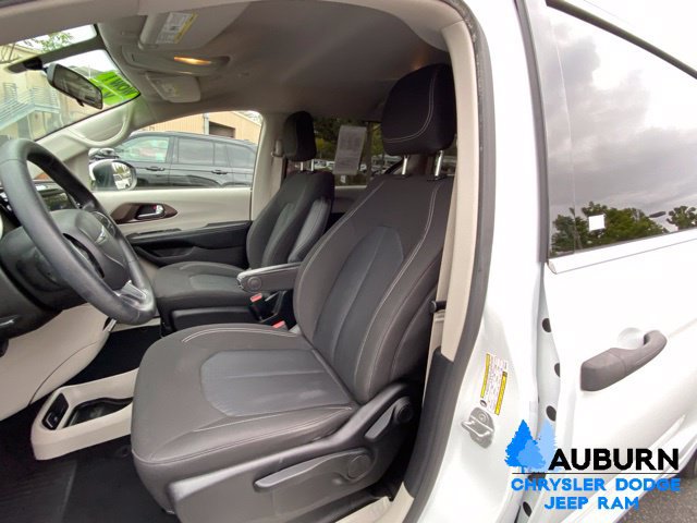 Used 2021 Chrysler Voyager L FWD image 32
