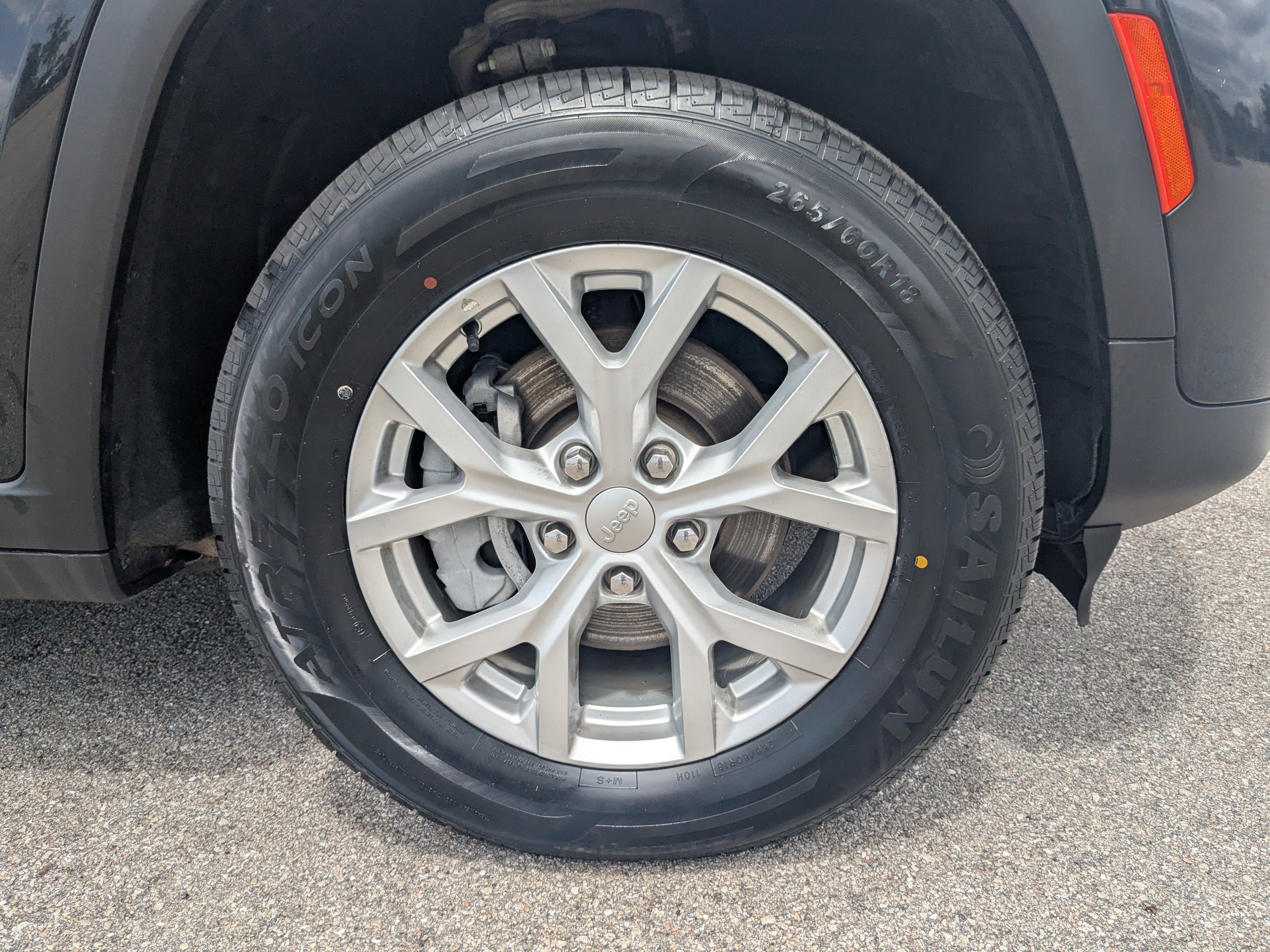 Used 2023 Jeep Grand Cherokee Limited image 11