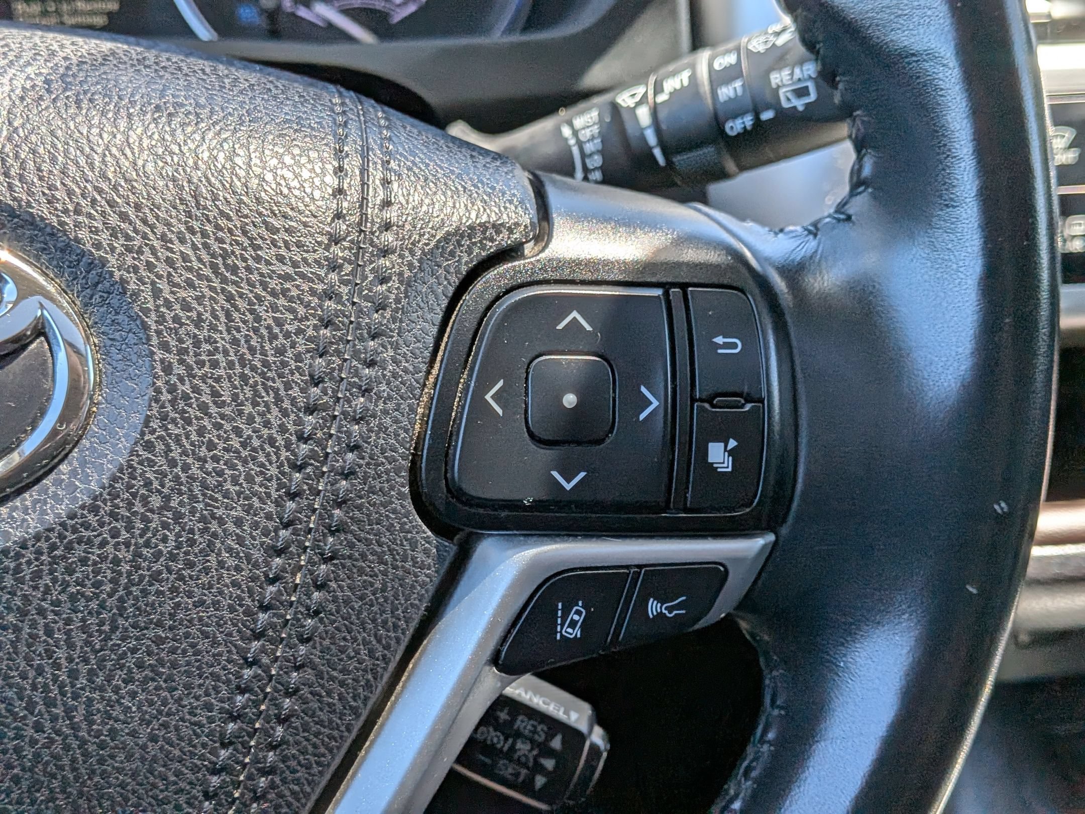 Used 2019 Toyota Highlander XLE AWD/4WD image 15