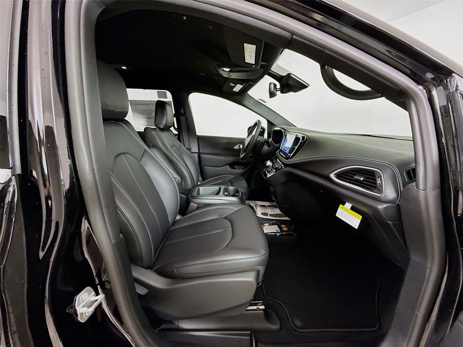 New 2026 Chrysler Pacifica Select image 31