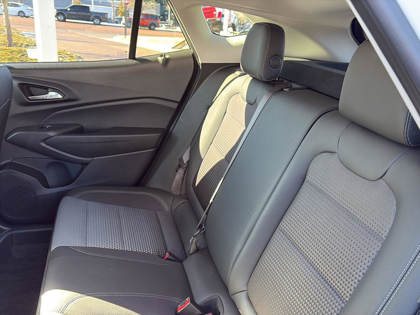 Used 2025 Chevrolet Trax LT w/ LT Convenience Package image 14