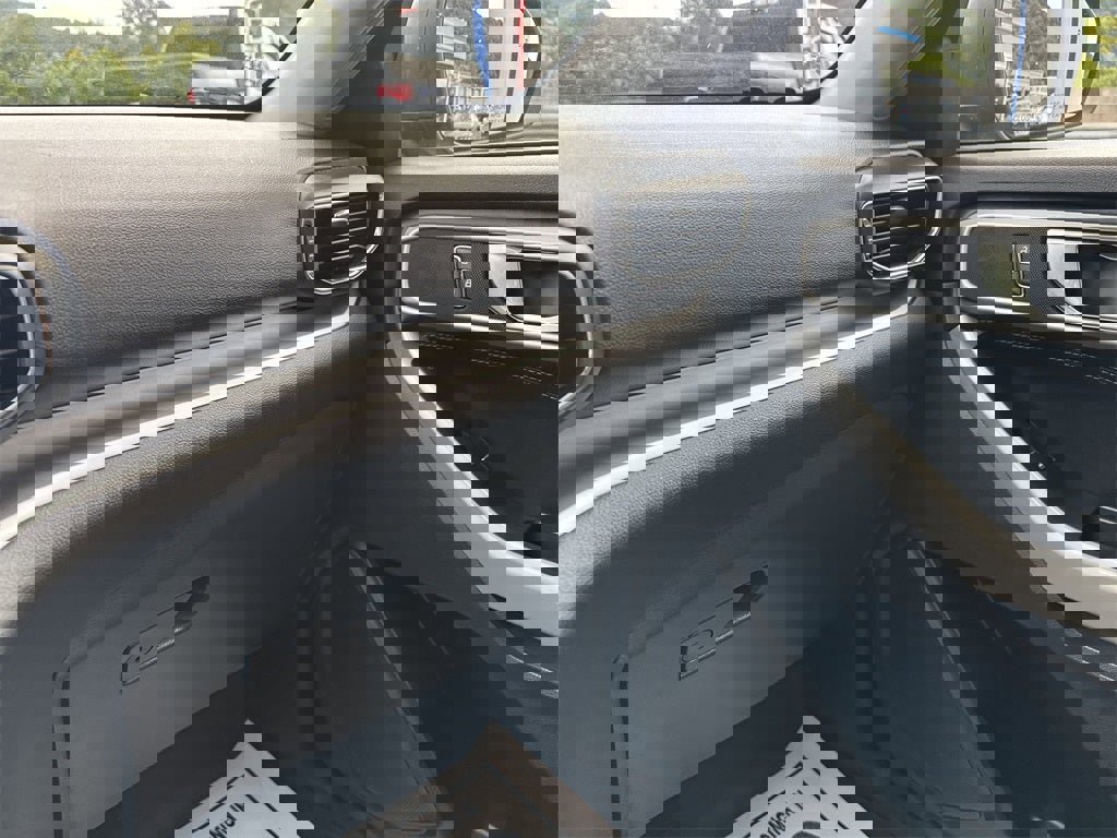 Used 2022 Ford Explorer XLT w/ Equipment Group 202A image 26