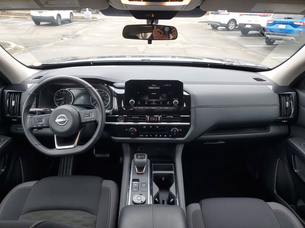 Used 2024 Nissan Pathfinder SV image 23