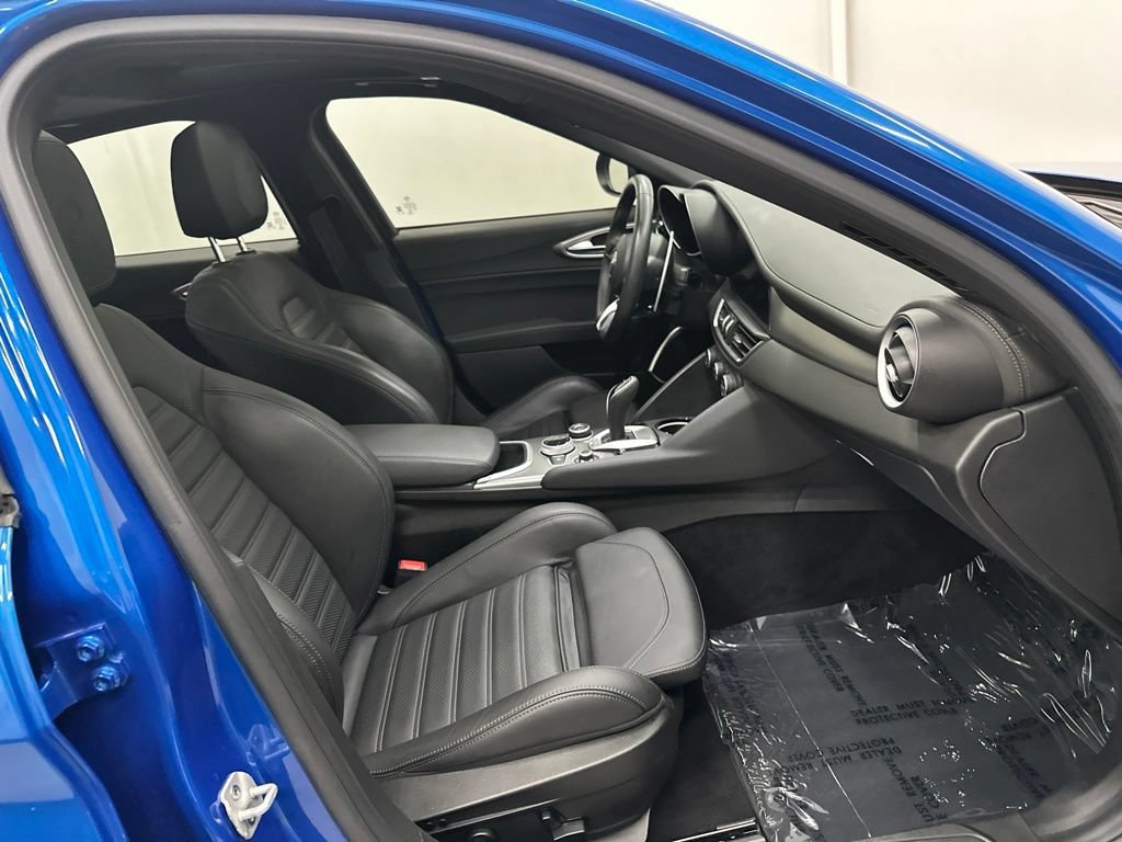 Used 2023 Alfa Romeo Giulia Veloce RWD image 29