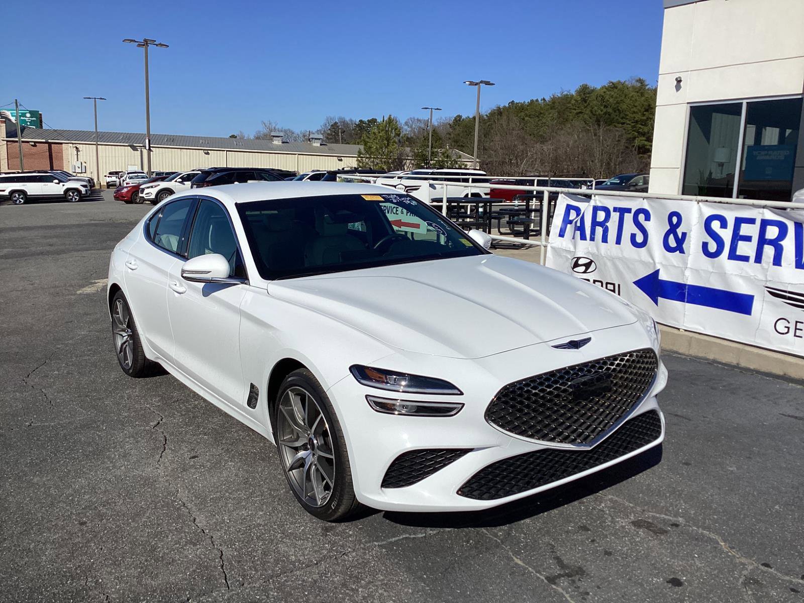 Used 2025 Genesis G70 2.5T image 3