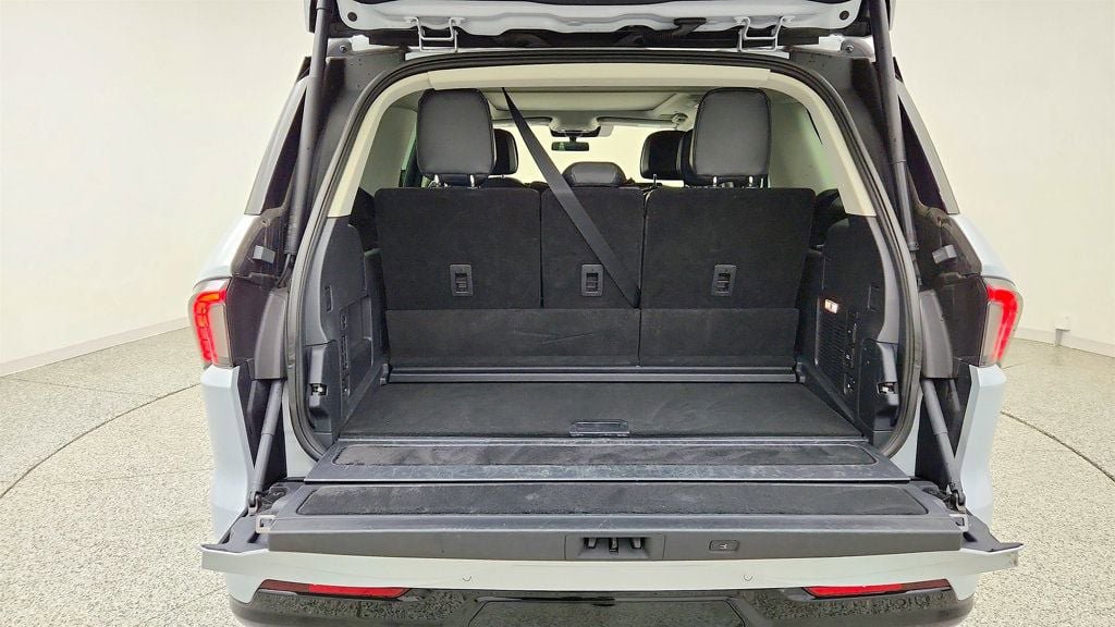 Used 2025 Lincoln Navigator Reserve AWD/4WD image 25