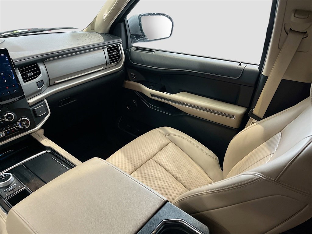 Used 2024 Ford Expedition XLT image 23