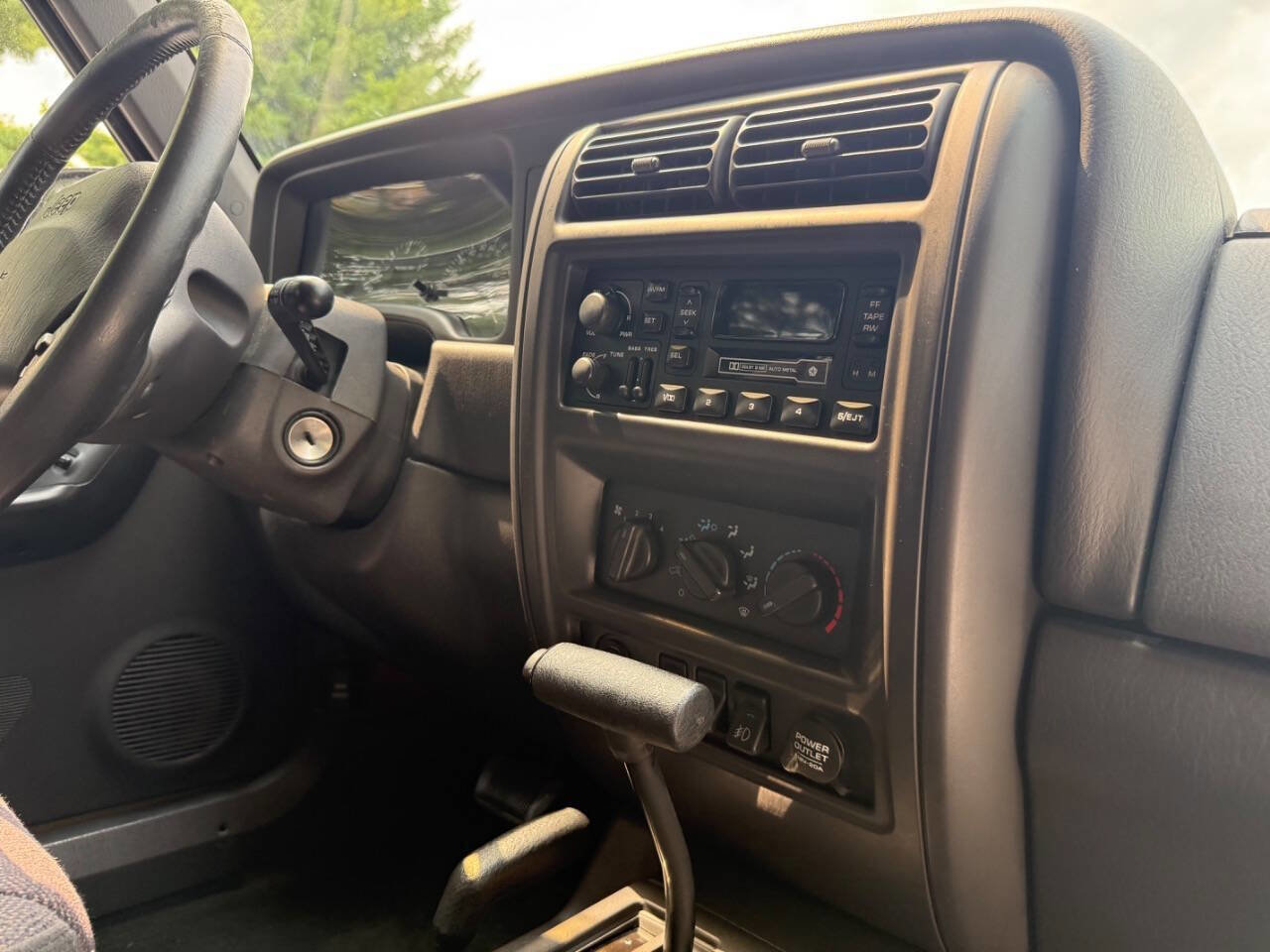 Used 1999 Jeep Cherokee Classic image 80