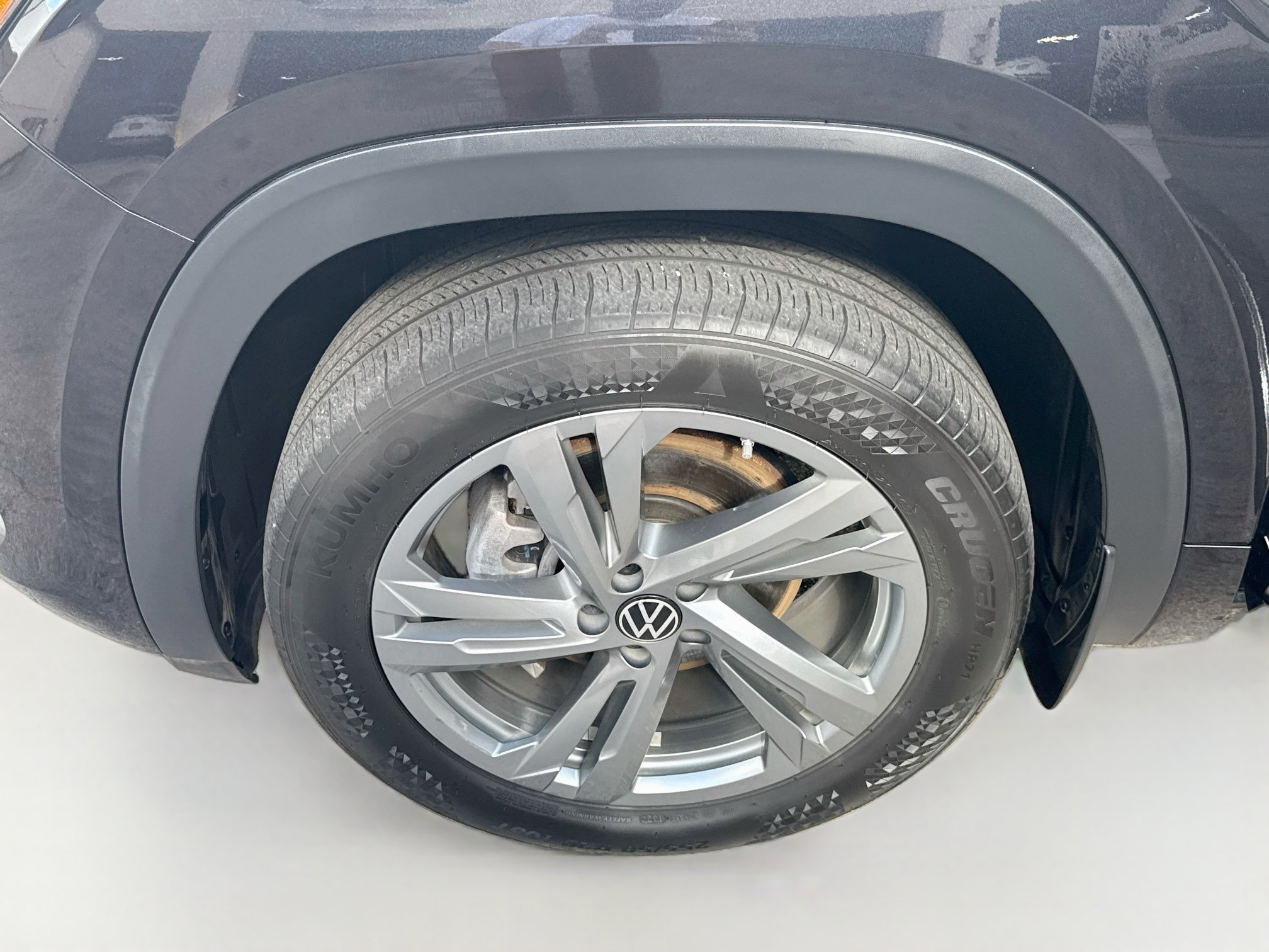 Used 2024 Volkswagen Atlas Cross Sport SEL R-Line AWD/4WD image 37