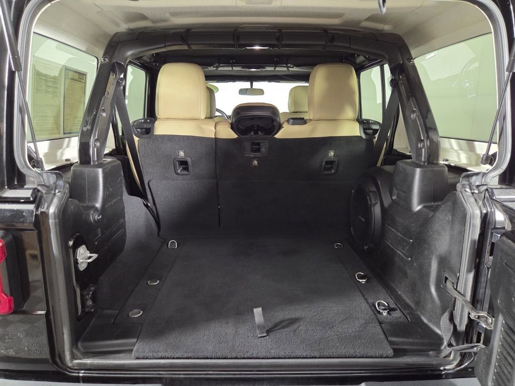 Used 2018 Jeep Wrangler Unlimited Sahara w/ Safety Group image 29