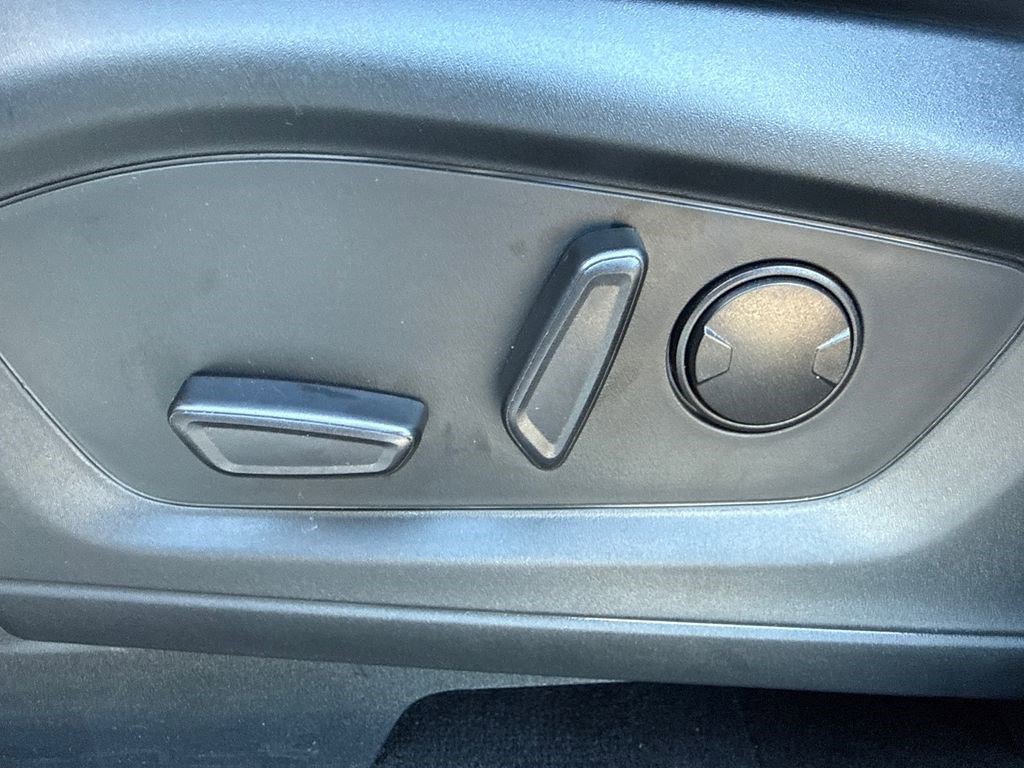 Used 2023 Ford Explorer XLT w/ Equipment Group 202A image 25