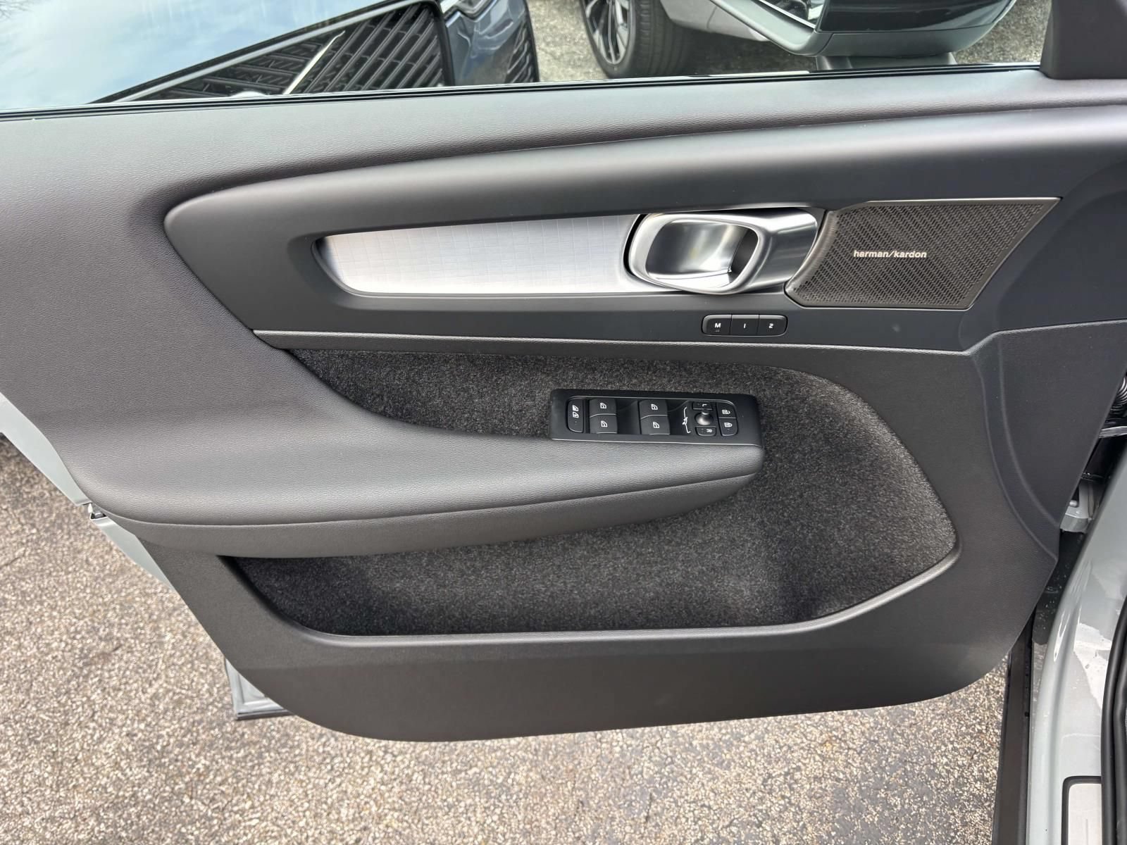 New 2026 Volvo XC40 B5 Ultra w/ Protection Package Premier AWD/4WD image 10
