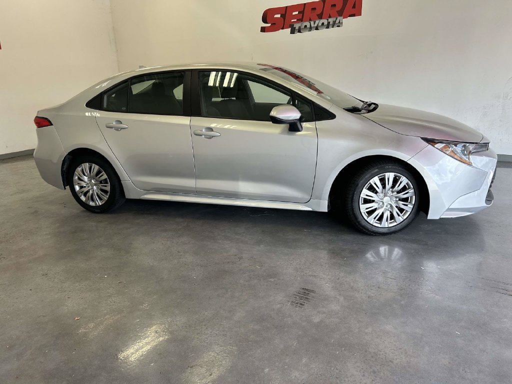 Certified 2025 Toyota Corolla LE FWD image 2