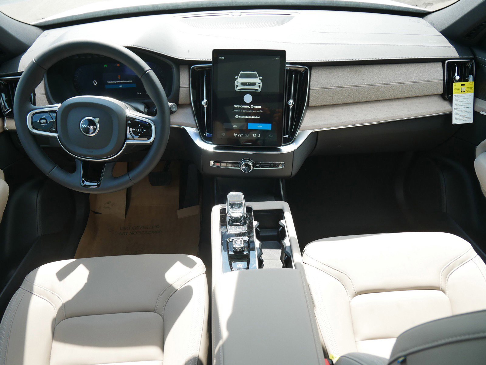 New 2026 Volvo XC90 B6 Plus w/ Protection Package Premier image 7