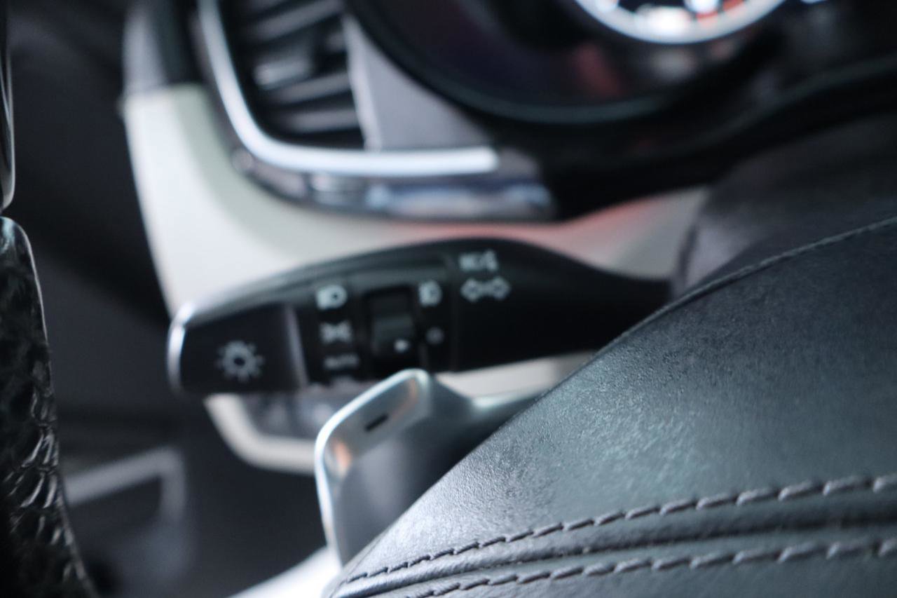 Used 2016 Kia K900 Luxury image 25