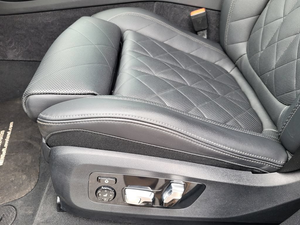 Used 2025 BMW X6 xDrive40i w/ Climate Comfort Package AWD/4WD image 11