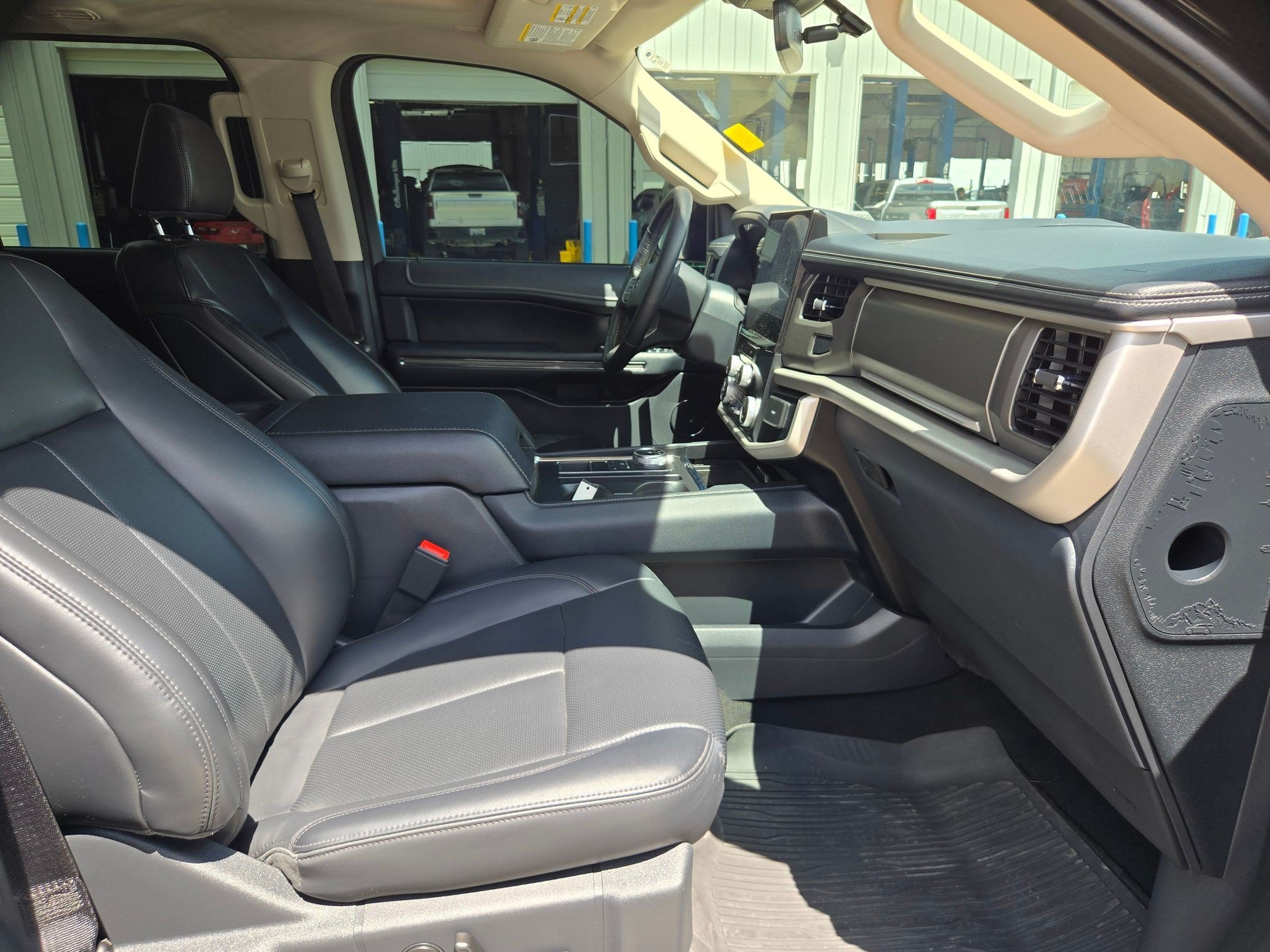 Used 2024 Ford Expedition XLT RWD image 26