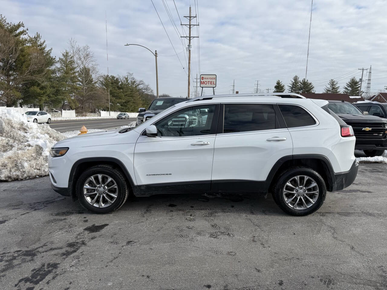 Used 2019 Jeep Cherokee Latitude Plus w/ Cold Weather Group image 4