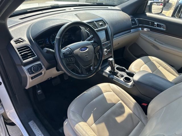 Used 2018 Ford Explorer Limited w/ Equipment Group 301A FWD image 17